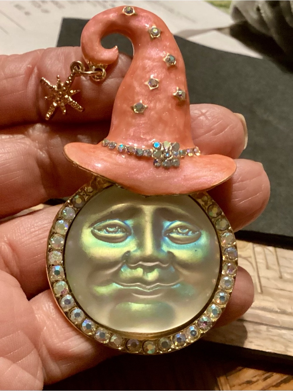 Moon Face Wizard w Witch Hat Brooch NEW